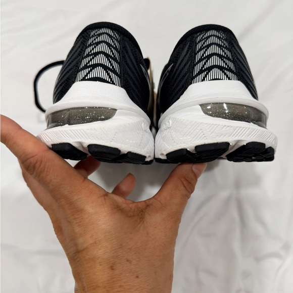 Asics NWT kids GT-2000 running shoes size 3.5 lack and white - Picture 9 of 15